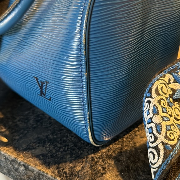 💙💙💙 Louis Vuitton Speedy 25 Epi Leather in VGUC. 💙💙💙 - Picture 7 of 11
